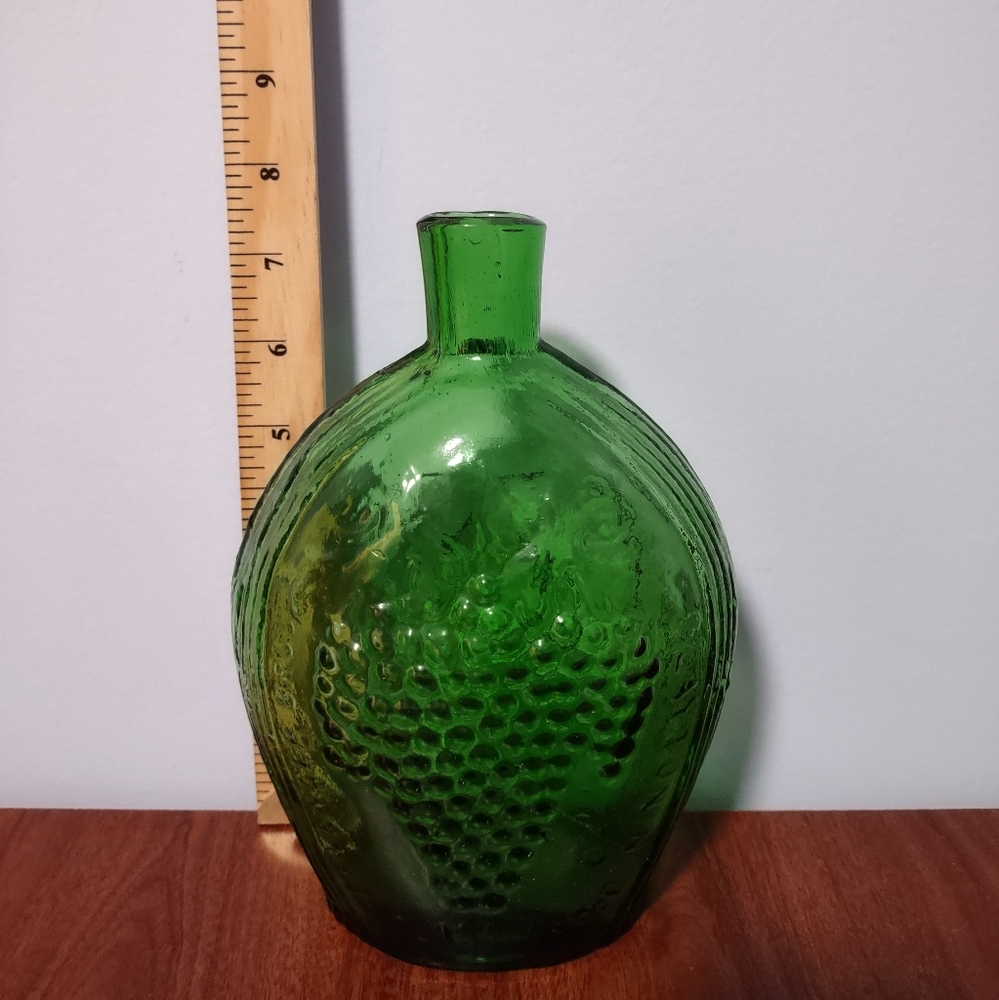 Clevenger Brothers Green Grapes and Eagle Glass Bottle Clayton USA
